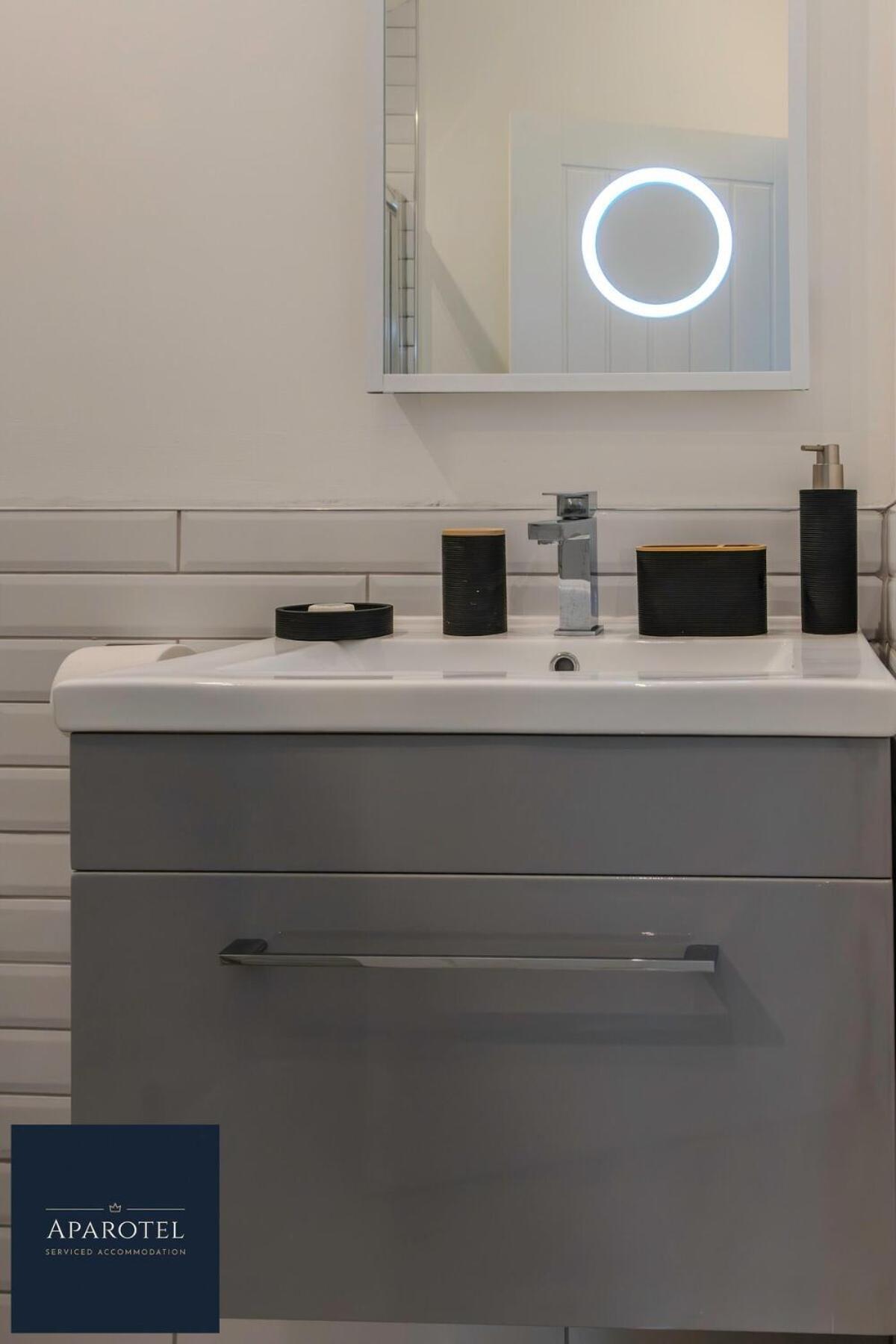 Aparotel Serviced Apartments - Stonehenge, Amesbury Town Centre Room photo